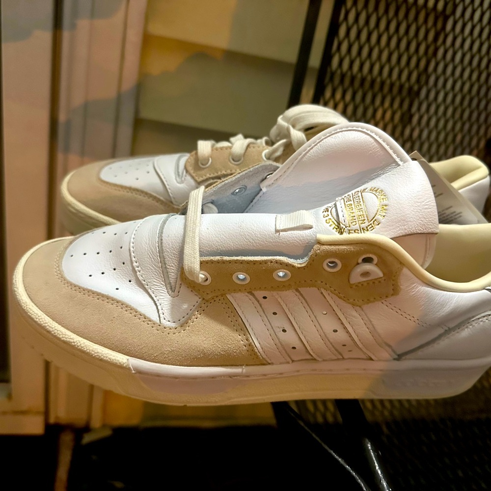 Adidas Rivalry Low Leather sneakers